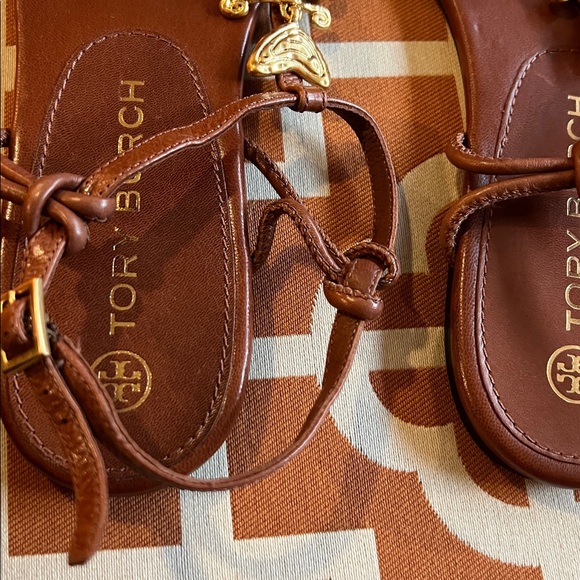 Tory Burch Fish Brown Sandals with Gold Detailing - Picture 3 of 6